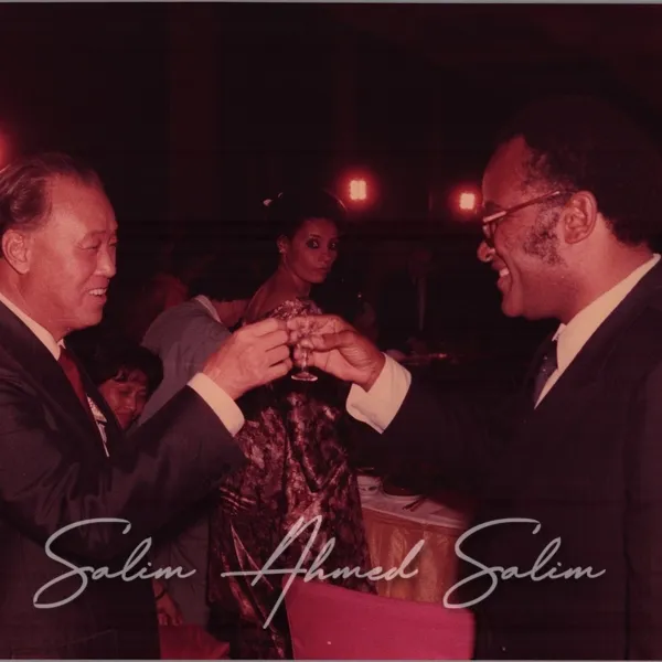 SAS Visit China as PM 1984000010