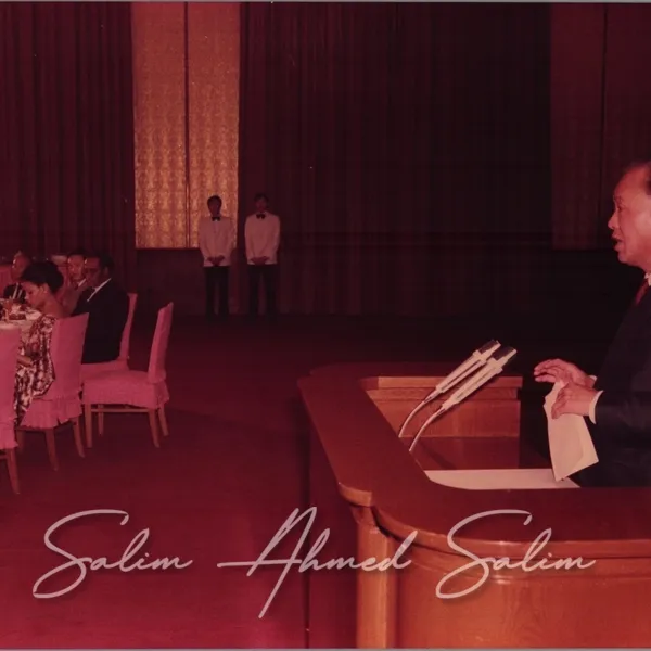 SAS Visit China as PM 1984000012