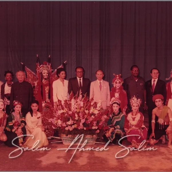 SAS Visit China as PM 1984000020